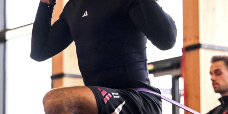 محمد صلاح يستعرض لياقته البدنيه من الجيم - هرم مصر