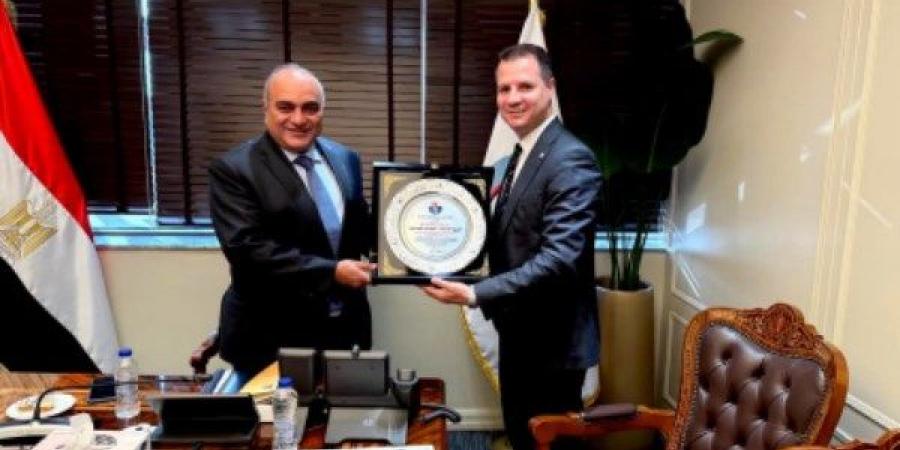 اللجنة النقابية للعاملين بالضرائب تقدم مقترحات لتطوير العمل وزيادة الحصيلة - هرم مصر