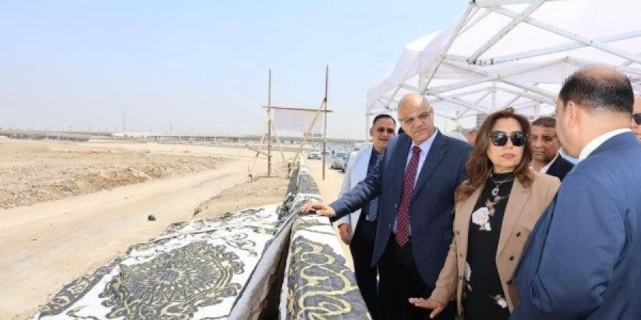 وزيرة التنمية المحلية ومحافظ القليوبية يتفقدان أعمال الإنتهاء من رفع 675 ألف طن تراكمات - هرم مصر
