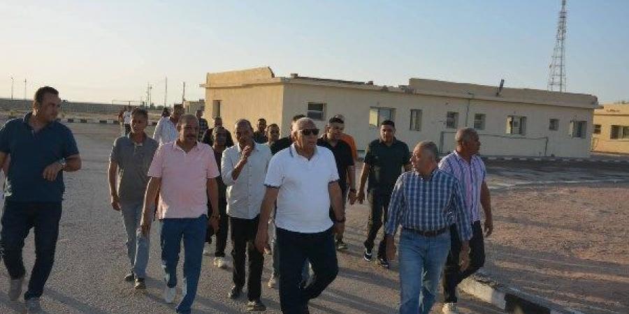 محافظ الوادى الجديد يتفقد المقر الجديد لخدمات التأمين الصحي بمركز الفرافرة - هرم مصر
