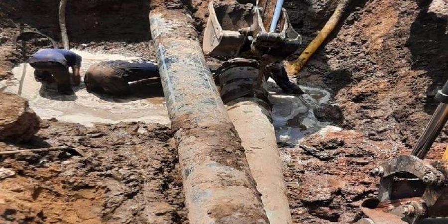كسور مفاجئة بخطوط مياه الشرب في أسوان.. والمحافظ يوجه بحلول عاجلة - هرم مصر