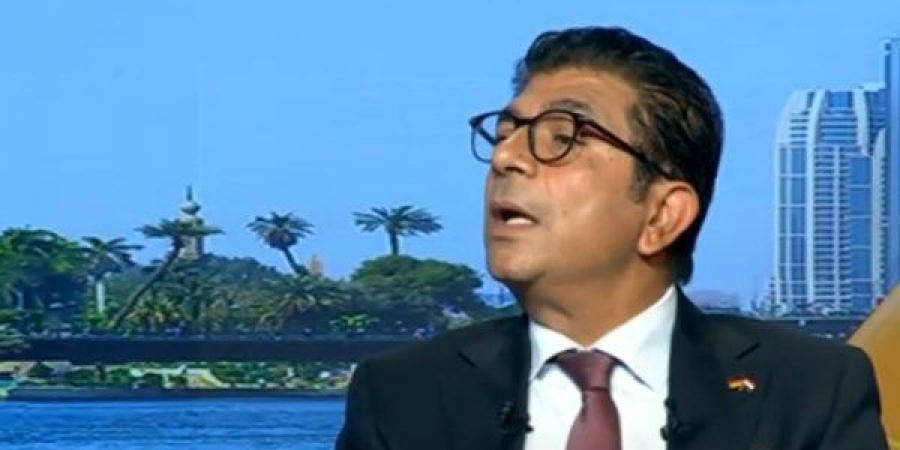 المصريون في أوروبا يتصدون لحملات تشويه الدولة ويرفعون الأعلام أمام السفارات - هرم مصر