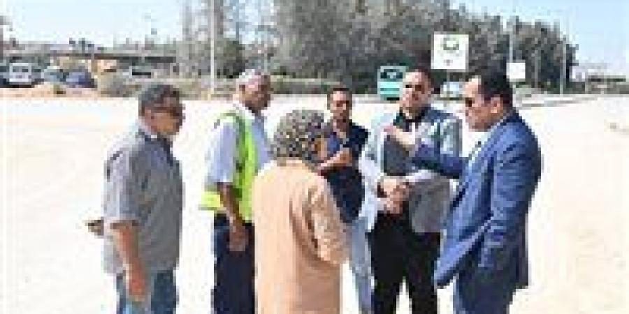 وزير الإسكان يتابع موقف تطوير الطرق والمرافق بالمناطق الصناعية بمساحة 2560 فدانا بالعاشر من رمضان - هرم مصر