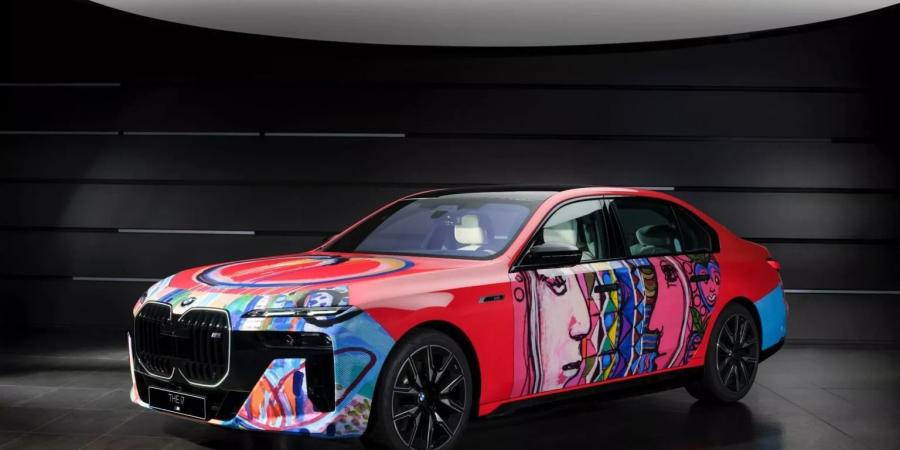 لوحة فنية.. أغرب ظهور لسيارة BMW i7 الفئة السابعة| بالصور - هرم مصر
