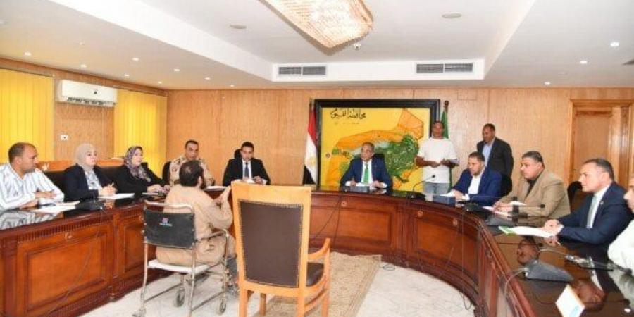 محافظ الفيوم يوجه بتوفير فرص عمل ومشروعات تنموية للشباب وذوي الهمم - هرم مصر