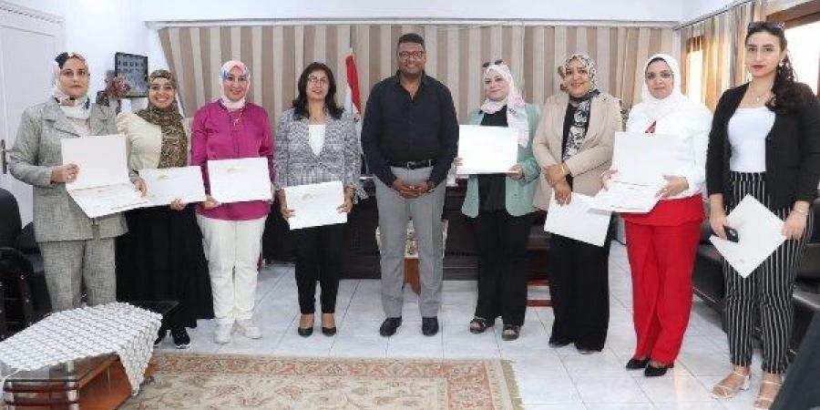 وكيل وزارة الصحة بالبحر الأحمر يكرم المشاركين في البرنامج التدريبي "المرأة تقود" - هرم مصر