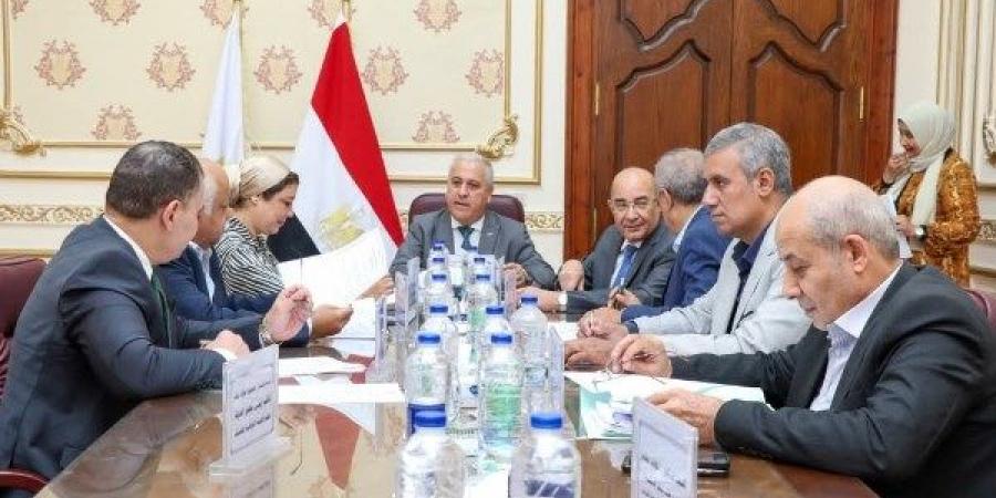 مد خدمة رزق عبدالسميع رئيساً لمجلس إدارة دار المعارف - هرم مصر