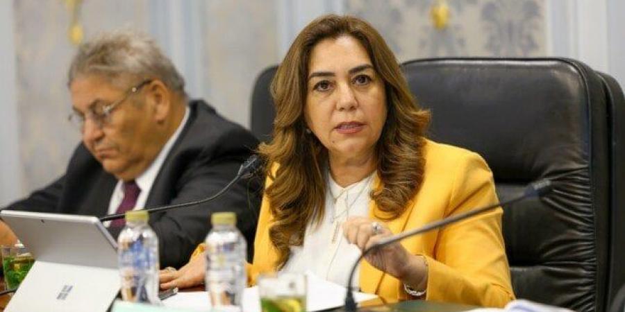 وزيرة البيئة توجه بالتعاون مع اليونسكو في إعلان أول محمية جيولوجية بالفيوم - هرم مصر