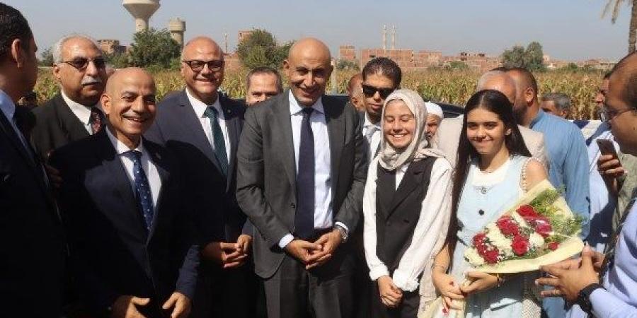 أخبار محافظة القليوبية | وزير التربية والتعليم ومحافظ القليوبية يفتتحان 5 مدارس جديدة وجامعة بنها تستضيف فعاليات المهرجان الرياضي الثاني لذوي الهمم وتروسيكل ومساعدة مالية لابن ضحية حريق القناطر - هرم مصر