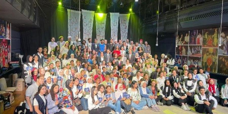 المشاركون في البرنامج الرئاسي لتأهيل النشء للقيادة يلبون دعوة وزير الثقافة ويشهدون عرض “حواديت” وعروض مهرجان مسرح الطفل ويزورون متحف الفن الحديث - هرم مصر