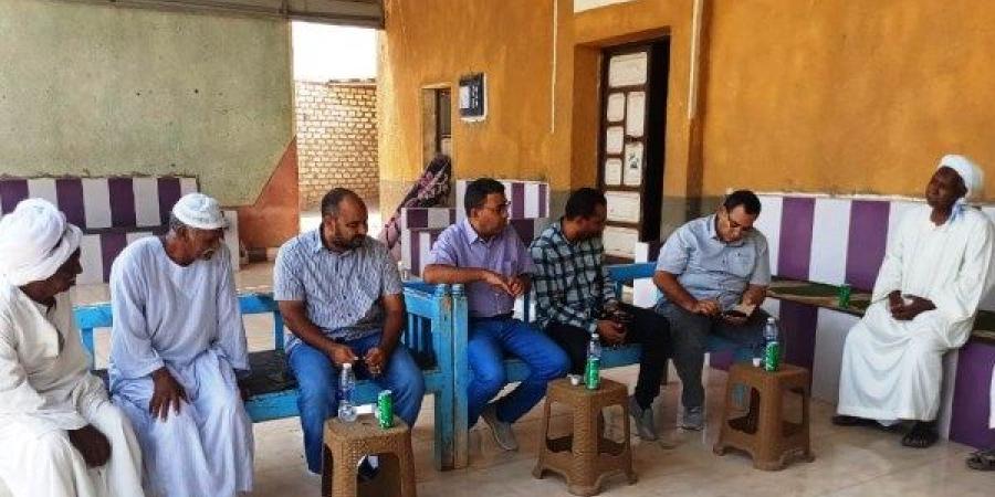 لجنة ميدانية لوضع الحلول الفورية للمطالب الجماهيرية بقرية الشريف إبراهيم بأسوان - هرم مصر