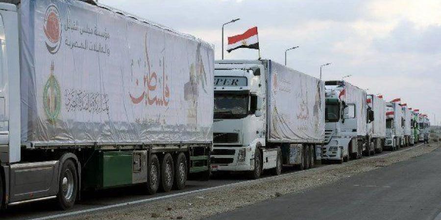 دخول شاحنات محملة بالخيام والأغطية إلى غزة لتلبية احتياجات النازحين - هرم مصر