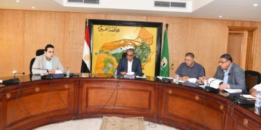 محافظ الفيوم يُشدد على سرعة الإنجاز في ملفي التصالح وتقنين أملاك الدولة - هرم مصر
