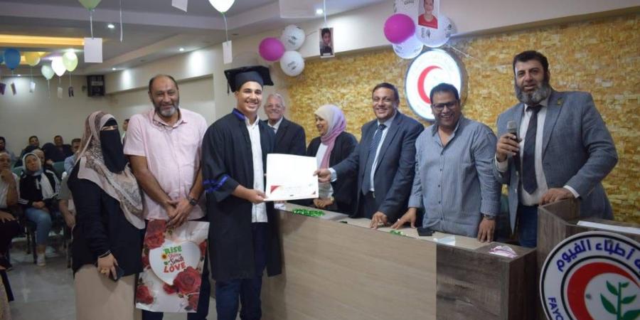 نقابة الاطباء بالفيوم تكرم أبناء الأطباء اوائل الثانوية العامة - هرم مصر
