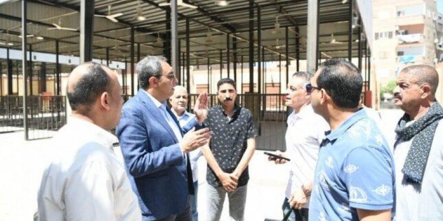 استجابة لشكاوى المواطنين.. محافظ قنا يفاجئ مركز ومدينة نجع حمادي لمتابعة أعمال النظافة والإشغالات - هرم مصر