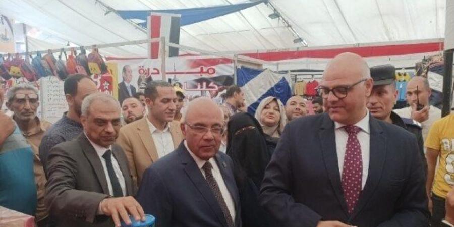 محافظ القليوبية ورئيس الغرفة التجارية يفتتحان معرض «أهلا مدارس» بشبرا الخيمة - هرم مصر