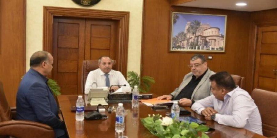 محافظ بورسعيد يُناقش آليات تنفيذ مقترحات لتطوير منظومة التعليم الفني - هرم مصر
