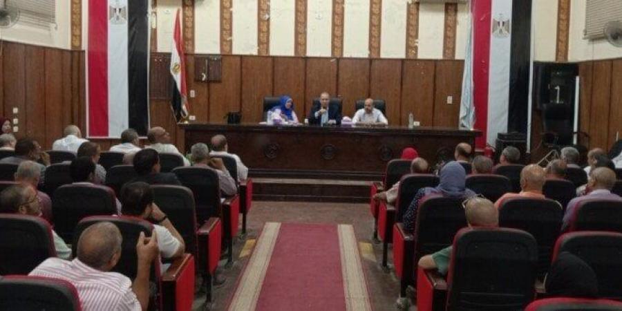 مدير تعليم أسيوط يتابع جاهزية الإدارات لاستقبال العام الدراسى الجديد - هرم مصر