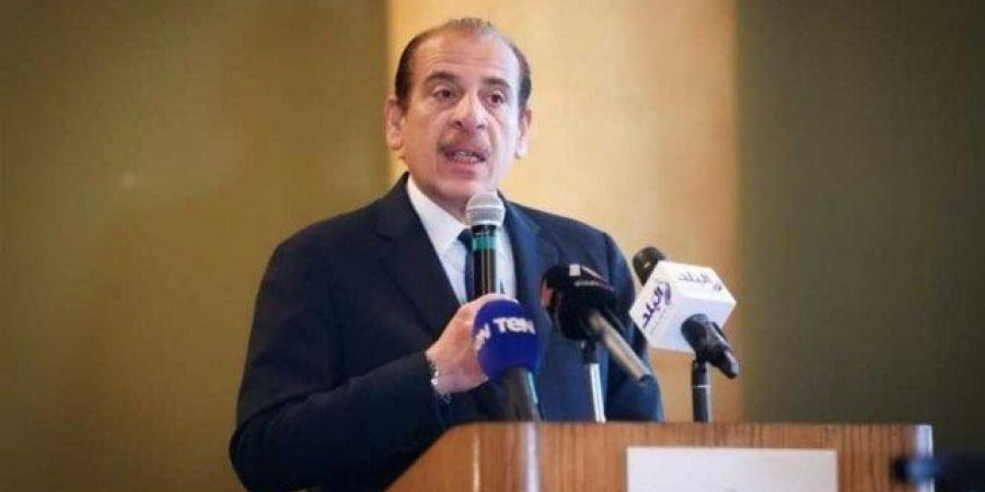 نائب وزير الصحة يعقد اجتماعًا مع مديري المنشآت الصحية بالوادي الجديد - هرم مصر