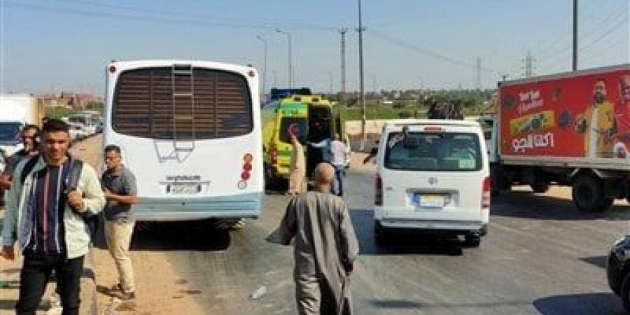 إصابة 8 أشخاص إثر حادث تصادم سيارة ميكروباص بأخرى نقل بالقليوبية - هرم مصر