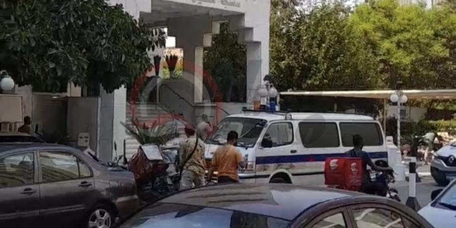 وصول جثمان أرملة تامر ضيائي إلى مسجد حسين صدقي لتشييع الجنازة.. صورة - هرم مصر