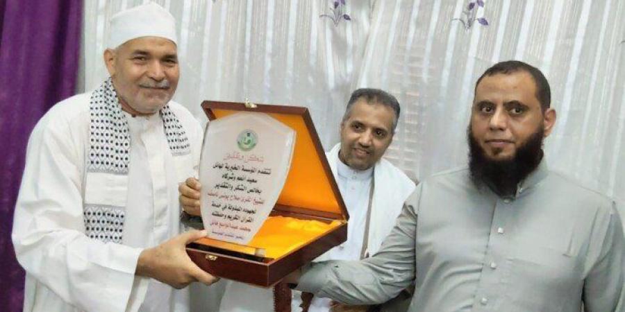 24 عامًا في خدمة القرآن الكريم.. وفد يمني يُكرم الشيخ صلاح ناصف بمحافظة الغربية (صور) - هرم مصر
