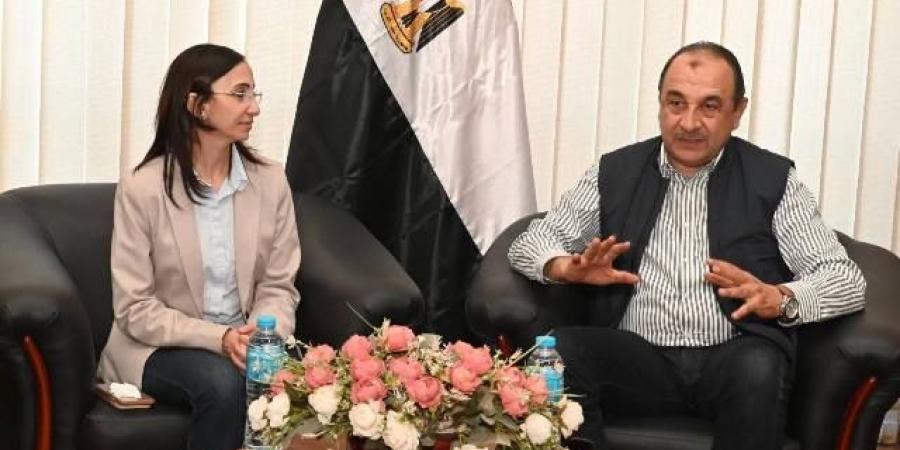 عازر تستقبل وزير قطاع الأعمال العام فى كفر الدوار بالبحيرة - هرم مصر