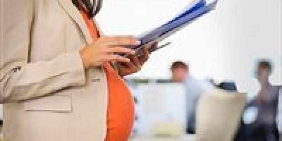 قانون العمل الجديد 2025 يرسخ الاستقرار الوظيفي ويحمي حقوق المرأة - هرم مصر