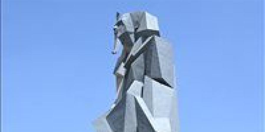 رئيس الوزراء يُتابع أعمال التطوير الجارية بالمنطقة المُحيطة بالمتحف المصري الكبير - هرم مصر
