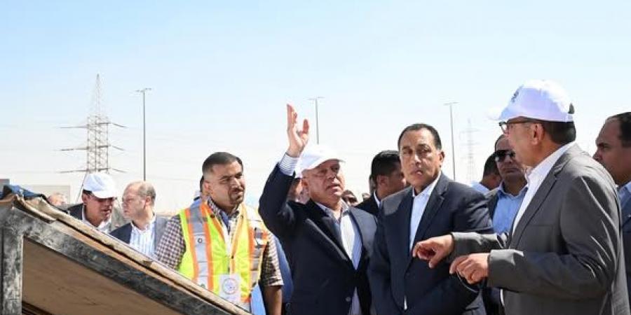 رئيس الوزراء يتابع سير الأعمال بمحطة الأتوبيس الترددي تقاطع طريق الفيوم مع الواحات  - هرم مصر