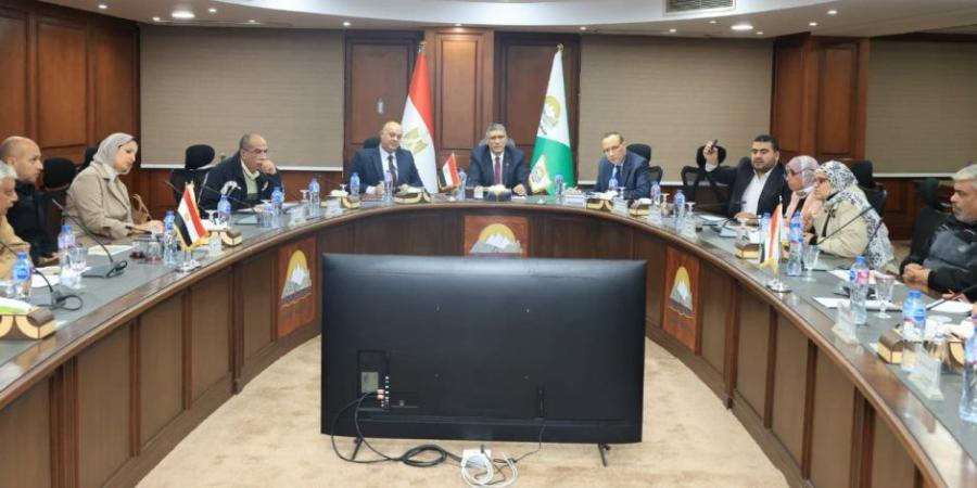 محافظ الجيزة يبحث موقف المرافق ودعم البنية التحتية بالمنطقة الصناعية بأبو رواش - جريدة هرم مصر