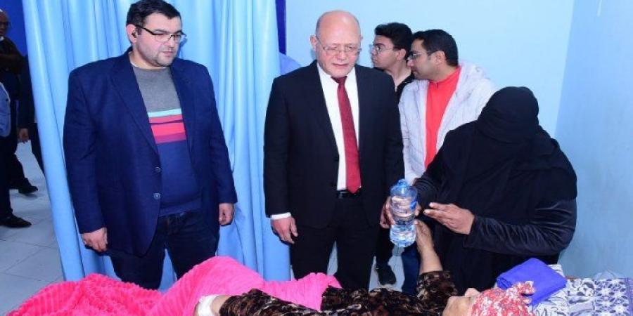 للاطمئنان على مستوى الرعاية الصحية.. رئيس جامعة سوهاج يتفقد مستشفى الطوارئ الجديد - جريدة هرم مصر