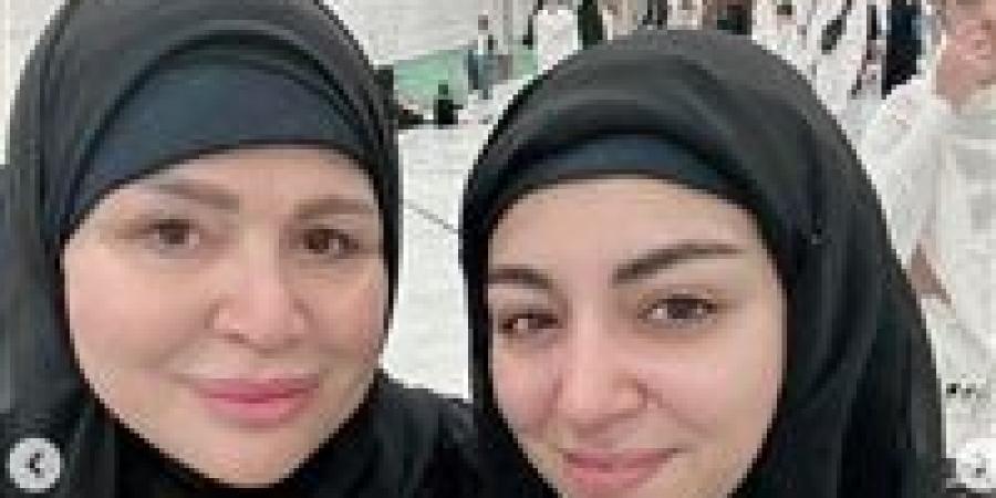 لأمى الغالية.. إلهام شاهين تؤدي مناسك العمرة برفقه ابنه شقيقتها - جريدة هرم مصر