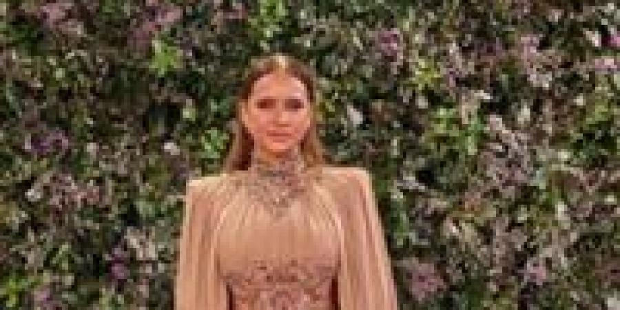 حكيم شاهين ينتقد إطلالة نيللي كريم: الفستان جميل لكن غير مناسب لها في Joy Awards - جريدة هرم مصر