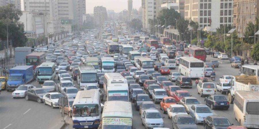 الحالة المرورية.. تكدس حركة السيارات على أغلب ميادين وشوارع القاهرة والجيزة - جريدة هرم مصر