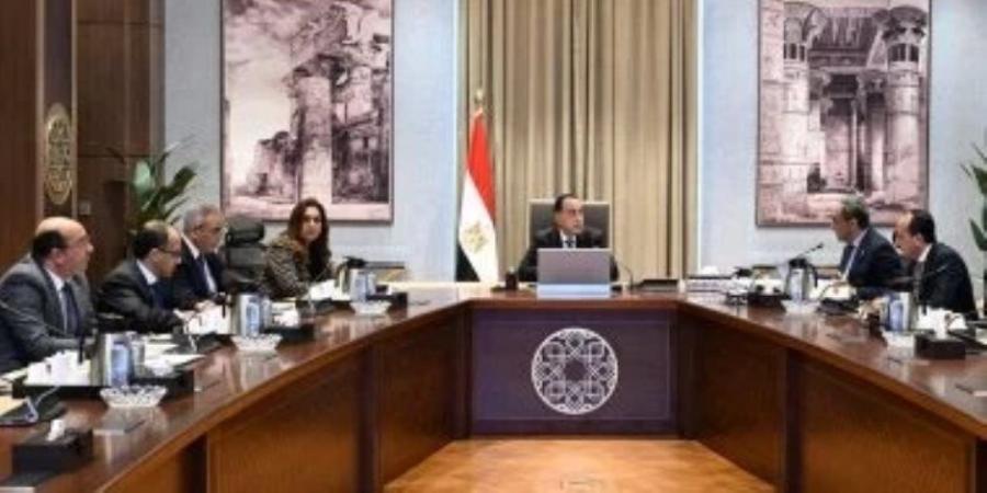 رئيس الوزراء يتابع مع محافظ قنا الموقف التنفيذى لعدد من المشروعات التنموية - جريدة هرم مصر