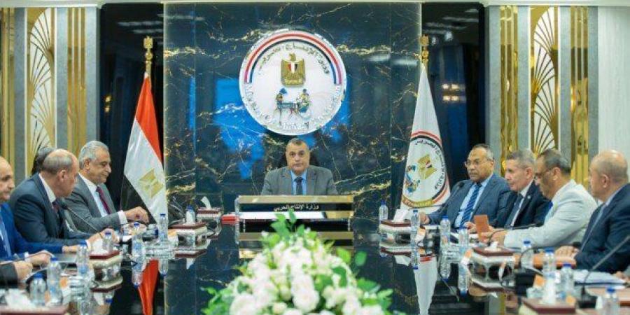 وزير الدولة للإنتاج الحربي يتابع الموقف النصف سنوي لموازنة 2025/2026 - جريدة هرم مصر