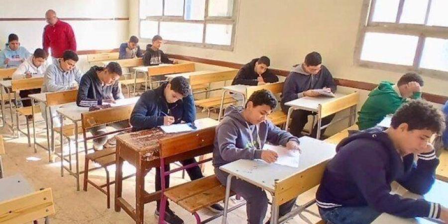 تعليم القاهرة: ضبط الطلاب المتورطين في نشر امتحان الجبر واتخاذ الإجراءات القانونية - جريدة هرم مصر