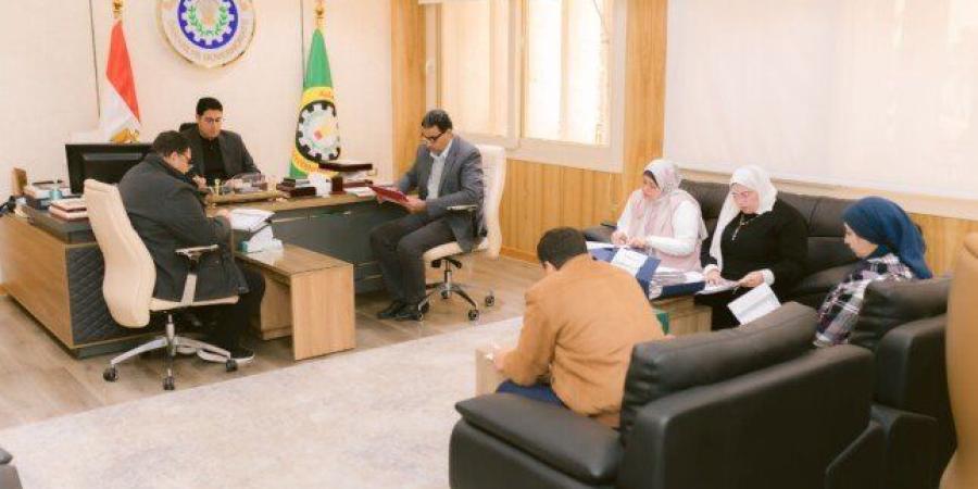 نائب محافظ الدقهلية يرأس اجتماع لجنة دراسة مشروعات جهاز تشغيل شباب الخريجين - جريدة هرم مصر