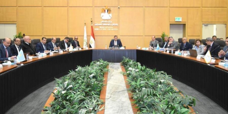 وزير الإسكان يتابع الموقف التنفيذي لمشروعات المبادرة الرئاسية "حياة كريمة" لتطوير قرى الريف المصري - جريدة هرم مصر