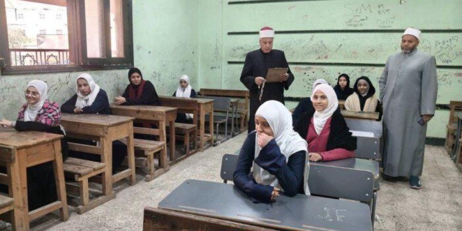 رئيس القليوبية الأزهرية يتفقد لجان امتحانات الشهادة الإعدادية - جريدة هرم مصر