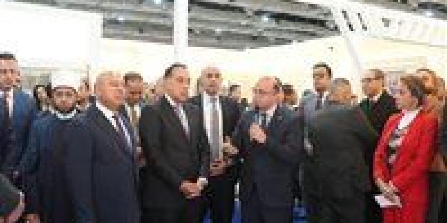 رئيس الوزراء يتفقد جناح الرقابة المالية بمعرض الكتاب.. الهيئة تُطلق برامج توعية مالية واسعة لتعزيز الشمول المالي - جريدة هرم مصر