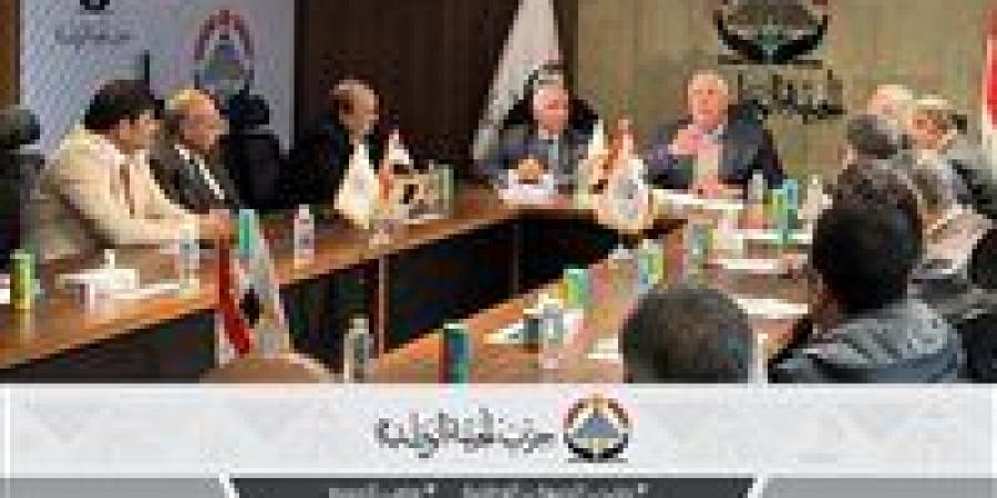 القصير يترأس اجتماع أمانة الزراعة والري بالجبهة الوطنية ويؤكد: دعم الفلاح أولوية وتطوير الري ضرورة لمواجهة التحديات - جريدة هرم مصر