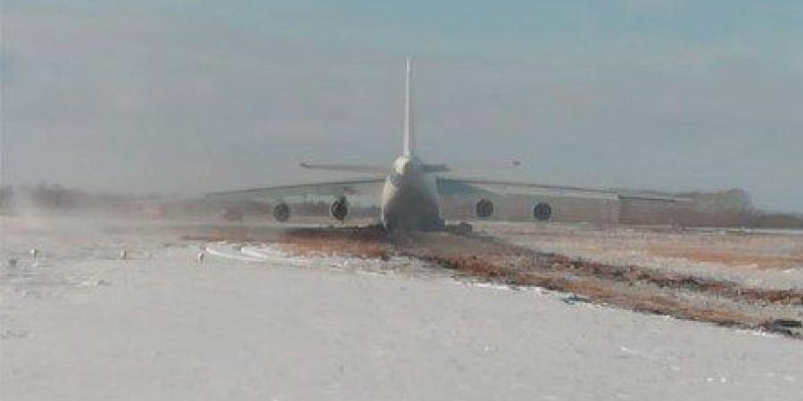 انزلاق طائرة تقل أكثر من 300 راكب أثناء الإقلاع من مطار ماجادان الروسي - جريدة هرم مصر