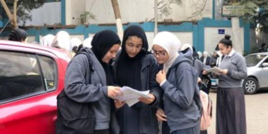 فضيحة امتحانات جروبات الغش تسرّب أسئلة الإعدادية والتعليم تتحرك بالقانون - جريدة هرم مصر