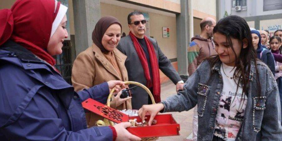 «تعليم القاهرة» تختتم امتحانات الشهادة الإعدادية 2026 بتوزيع مطويات صغيرة على الطلاب - جريدة هرم مصر