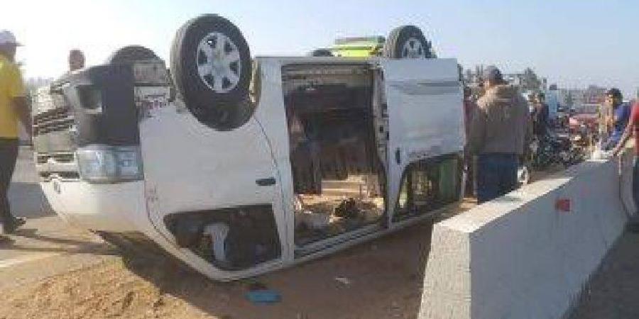 السرعة الزائدة السبب، إصابة 7 أشخاص في انقلاب ميكروباص بصحراوي المنيا - جريدة هرم مصر