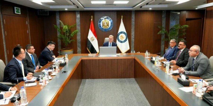 وزير البترول والثروة المعدنية يبحث مع «شينج فا» الصينية آفاق الاستثمار في التعدين والصناعات المصاحبة - جريدة هرم مصر
