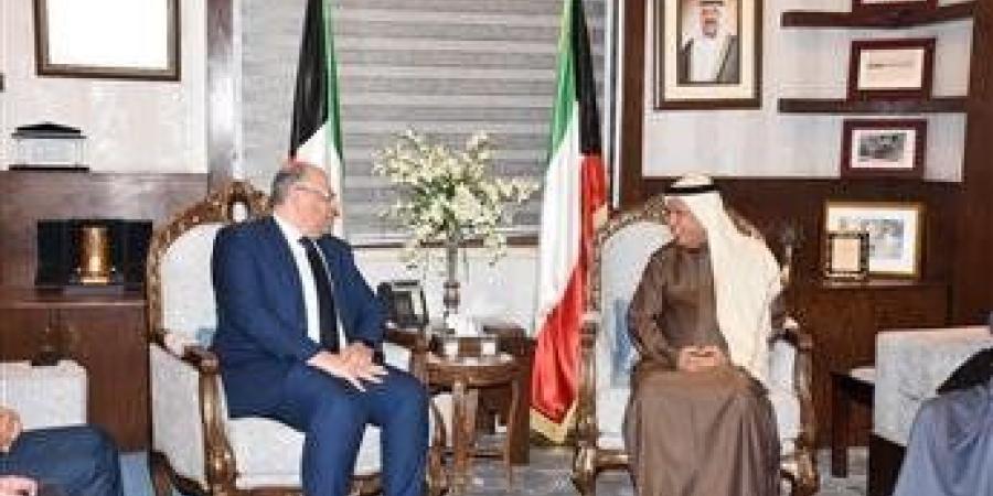 رئيس الجهاز المركزي يبحث مع السفير المصري أوضاع «المقيمين بصورة غير قانونية» - جريدة هرم مصر