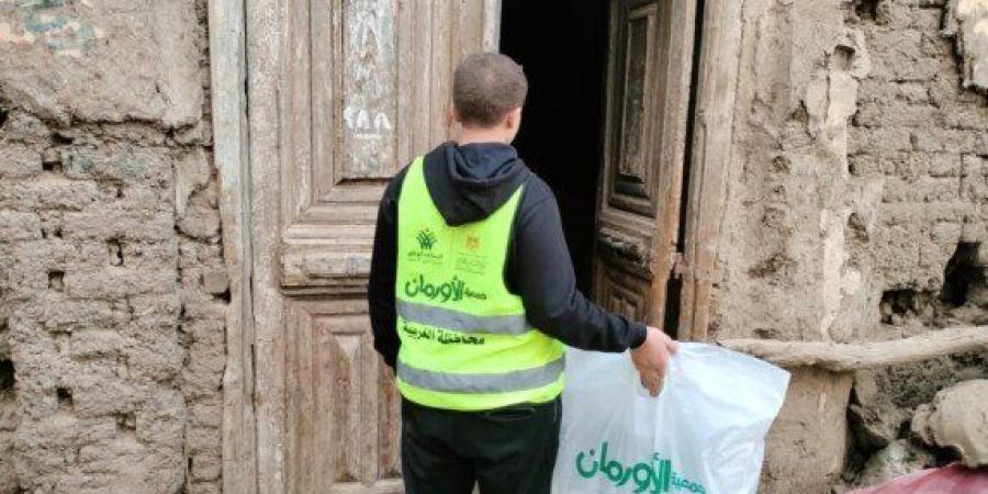 لمواجهة برد الشتاء.. توزيع 600 بطانية للأسر الأولى بالرعاية ضمن قوافل "الخير" بالفيوم - جريدة هرم مصر